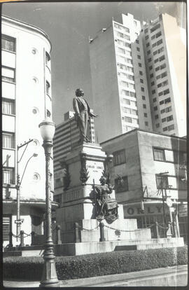 [Estátua de Carlos Gomes]