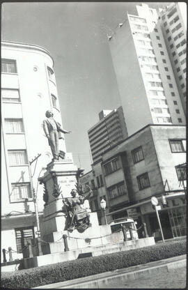 [Estátua de Carlos Gomes]