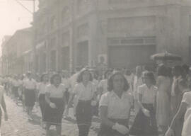 [Normalistas em desfile]