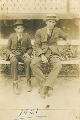 [Retrato de Antônio e João no Bosque dos Jequitibás]