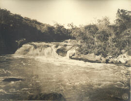 [Salto de rio]