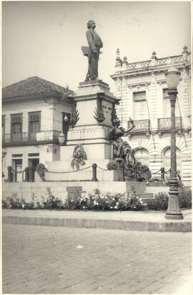 [Monumento-túmulo a Carlos Gomes]