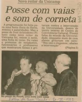 Posse com vaias e com de corneta