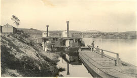 Vapores da navegação fluvial no porto [de Barra Bonita]