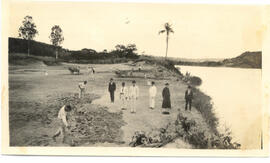 Trabalhos de saneamento junto a cidade margem do Tiete