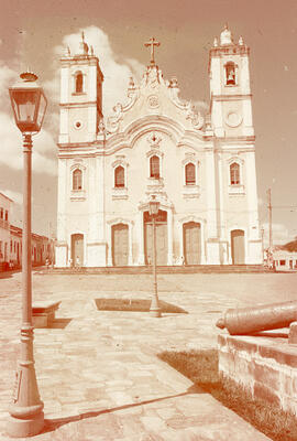 Catedral de 1690 na Praça Barão de Penedo