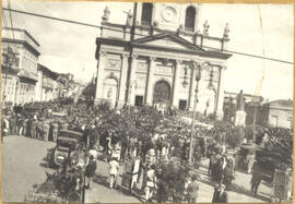 [Evento religioso em frente à Catedral]